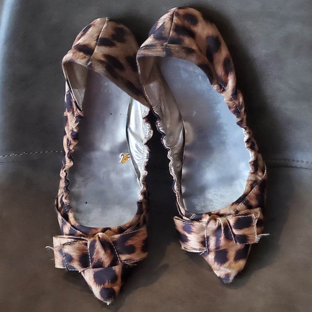 Animal print Guess flats size 7.5 used